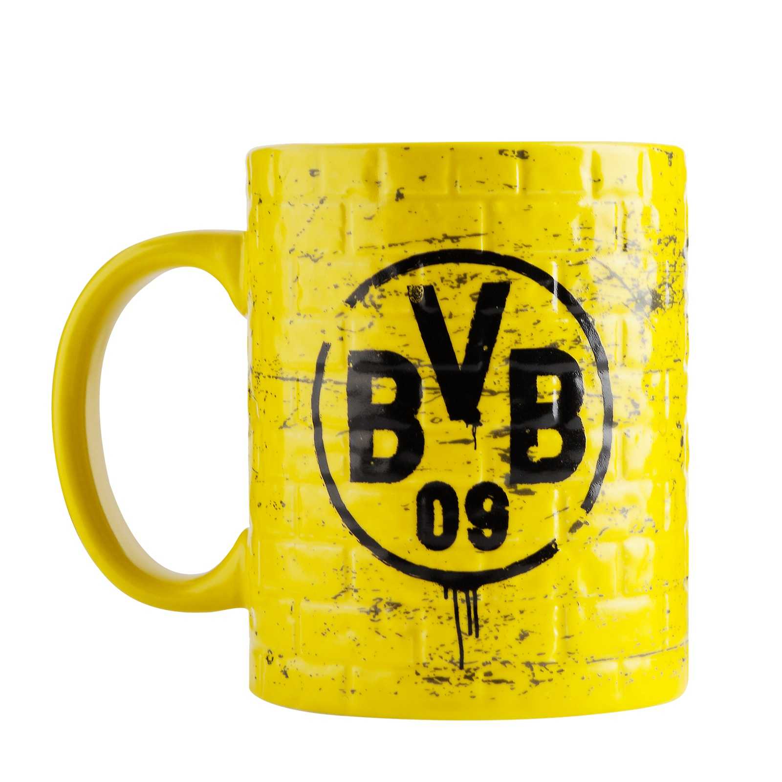 Frontansicht der BVB-Tasse Gelbe Wand in leuchtendem Gelb mit schwarzgelbem BVB-Emblem und Backsteinmuster im Design der “Gelben Wand”.