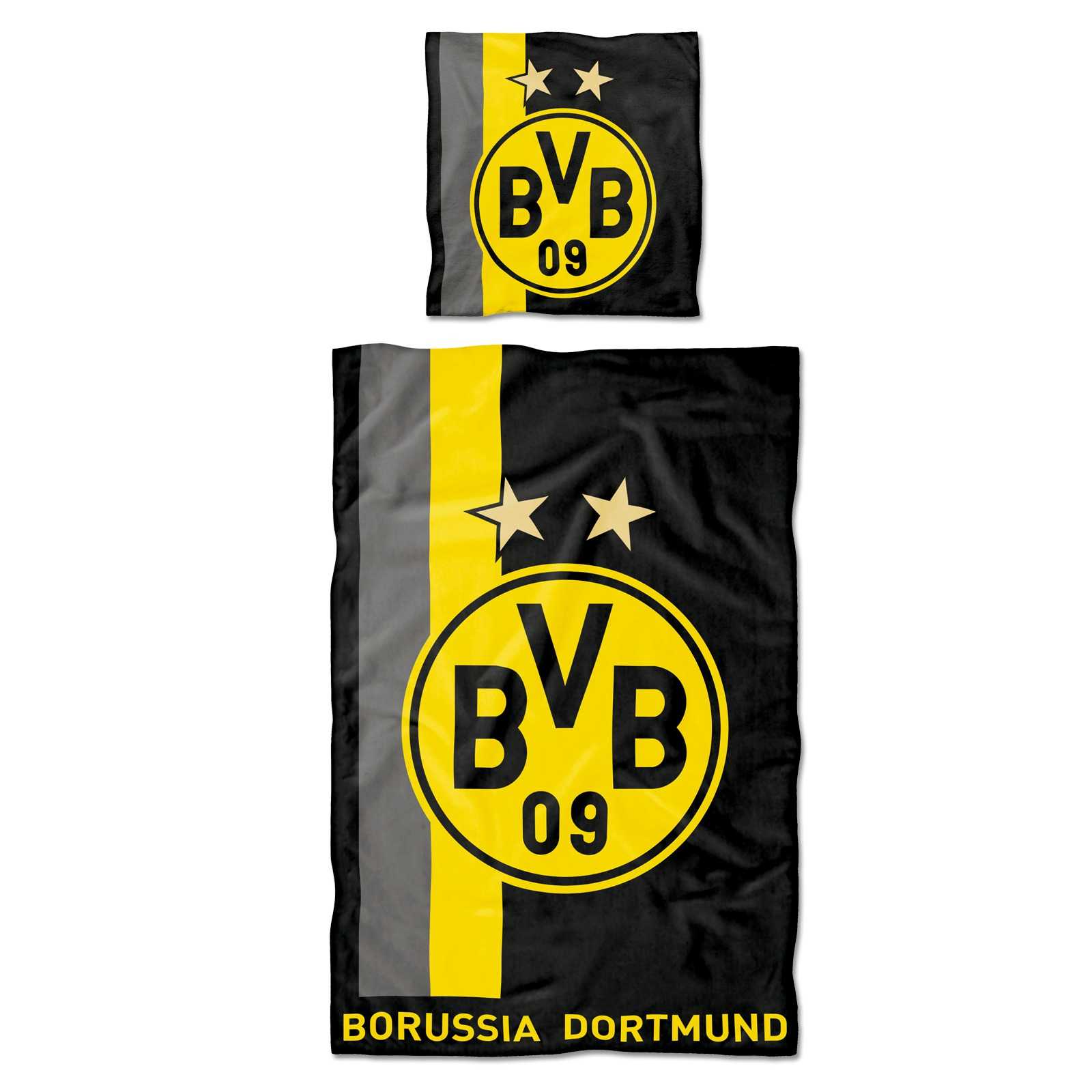 BVB-Bettwäsche mit Streifenmuster (135 x 200 cm) in schwarzgelb, großer BVB-Emblem-Print und "Borussia Dortmund"-Schriftzug, Draufsicht auf Decke und Kissen.