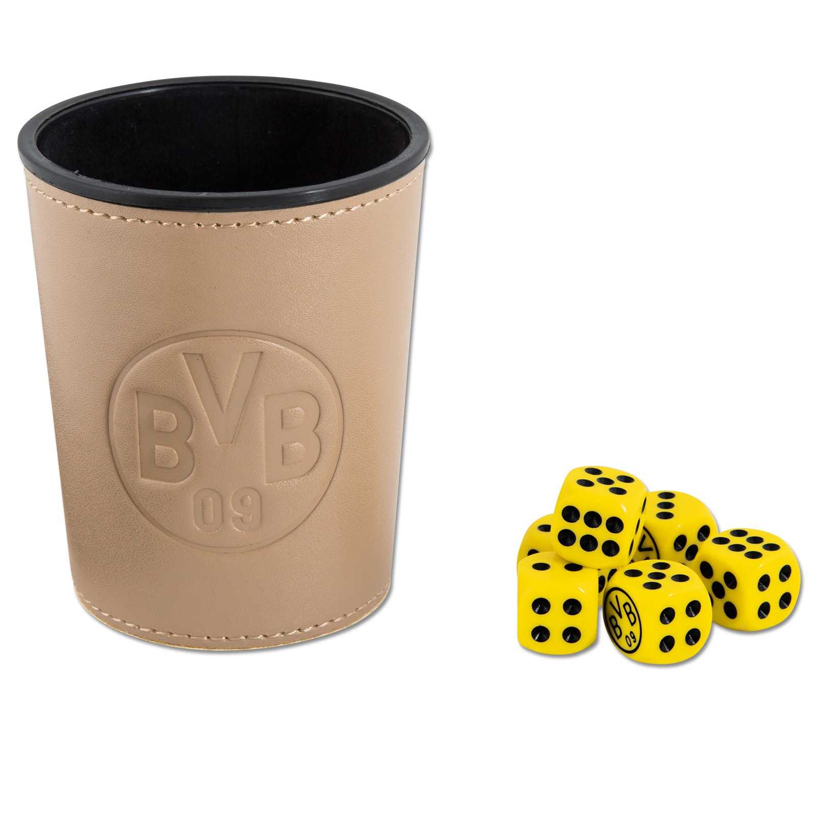 BVB-Würfelbecher in Hellbraun mit eingeprägtem BVB-Emblem in der Vorderansicht, daneben fünf gelbe schwarzgelbe Würfel mit BVB 09-Logo.