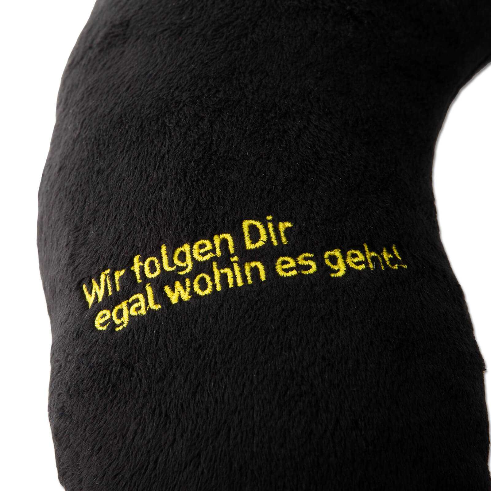 Detailansicht des schwarzgelben BVB-Nackenkissens mit gelber Stickerei „Wir folgen Dir egal wohin es geht!“. Weiche, plüschige Oberfläche.