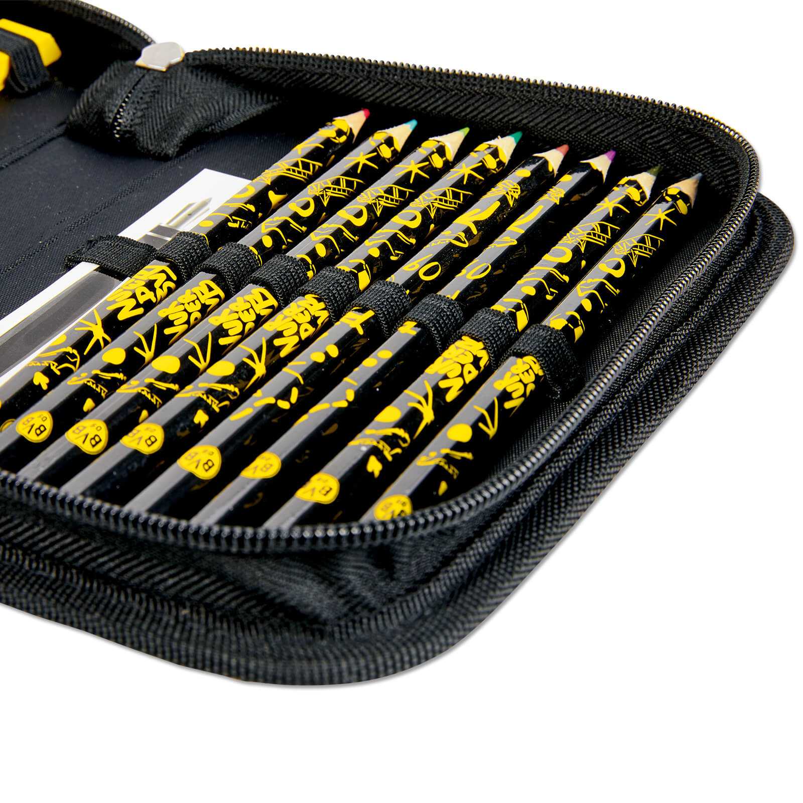 Detailansicht des BVB-Etuis, geöffnet und gefüllt mit schwarzgelben Buntstiften mit BVB-Design und elastischen Halterungen im Inneren.