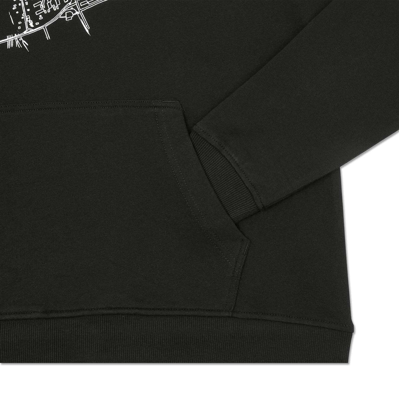 Detailansicht der Bauchtasche und des Ärmels des schwarzgelben BVB Hoodie Leuchte auf, Unisex, mit weißem Stadtplan-Print.