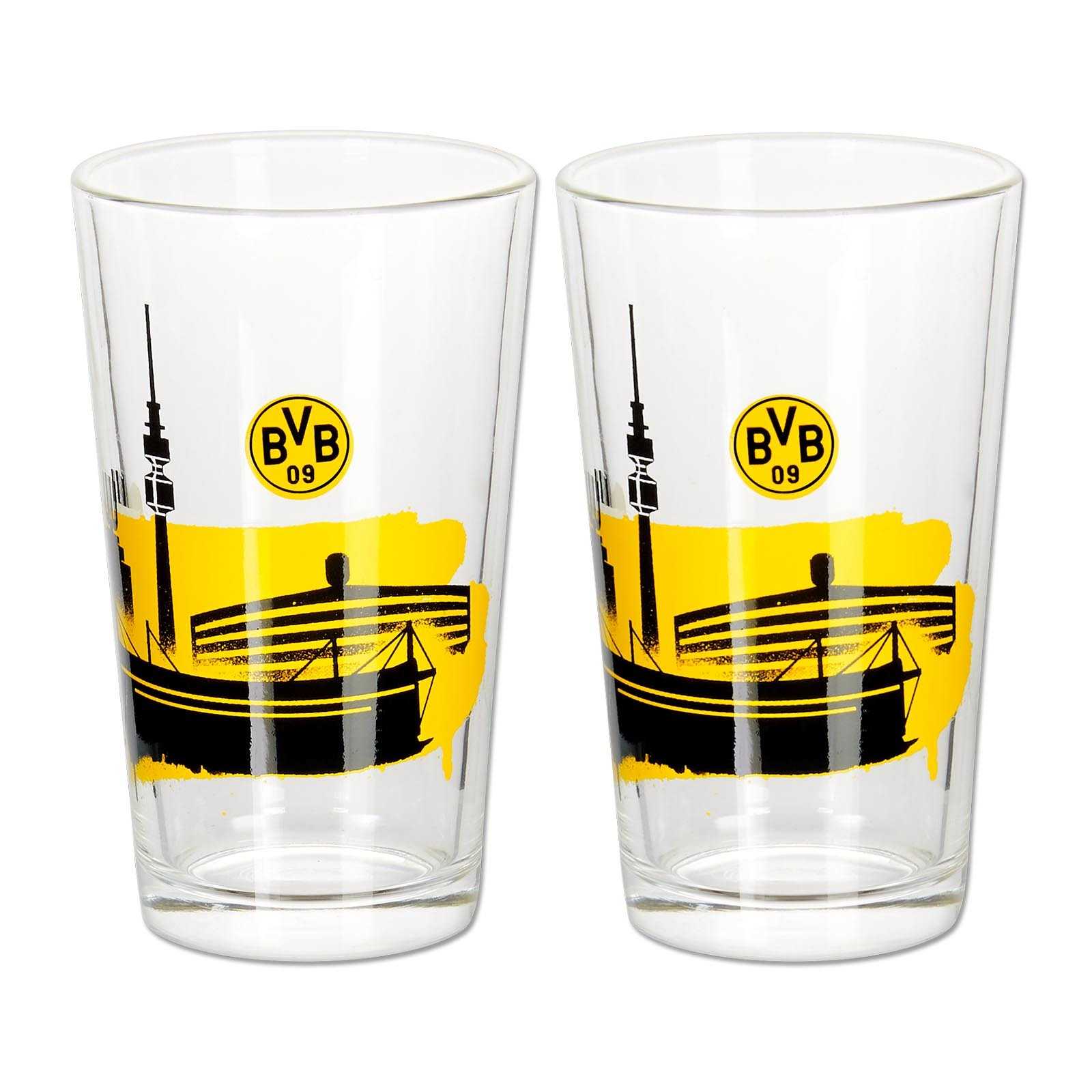 Zwei BVB Wassergläser Skyline in der Vorderansicht, mit schwarzgelber Skyline-Grafik von Dortmund und BVB-Emblem auf jedem Glas.
