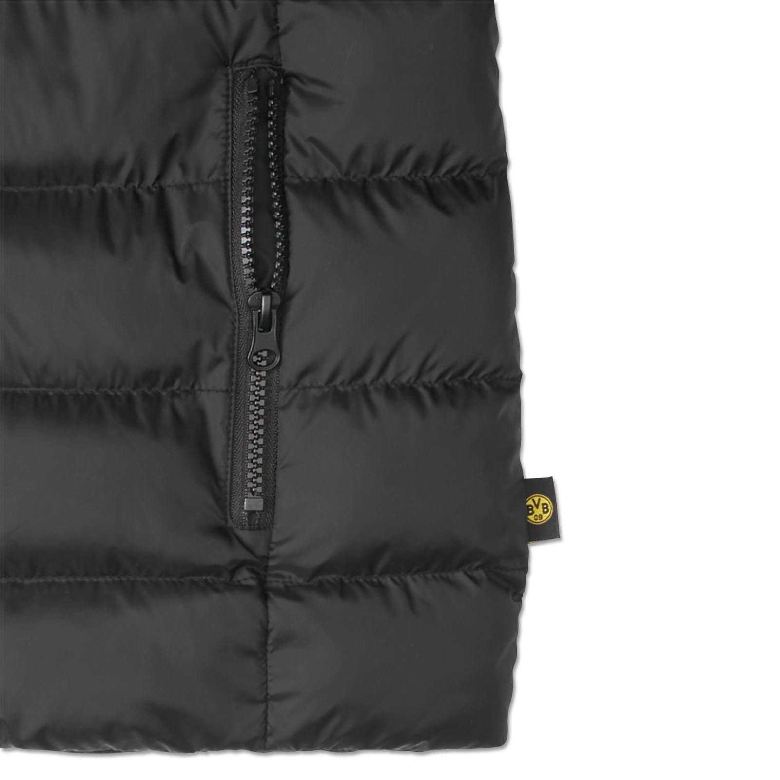 Detailansicht der schwarzgelben BVB Steppjacke Damen mit Reißverschluss und seitlichem BVB-Emblem am Label.