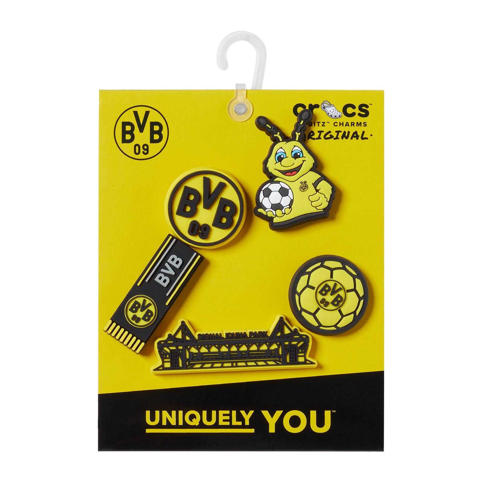 Vorderansicht des BVB Crocs Jibbitz (5er Pack) mit fünf schwarzgelben Motiven: BVB-Emblem, EMMA, Stadion SIGNAL IDUNA PARK, Schweiß, Ball und Fanschal.