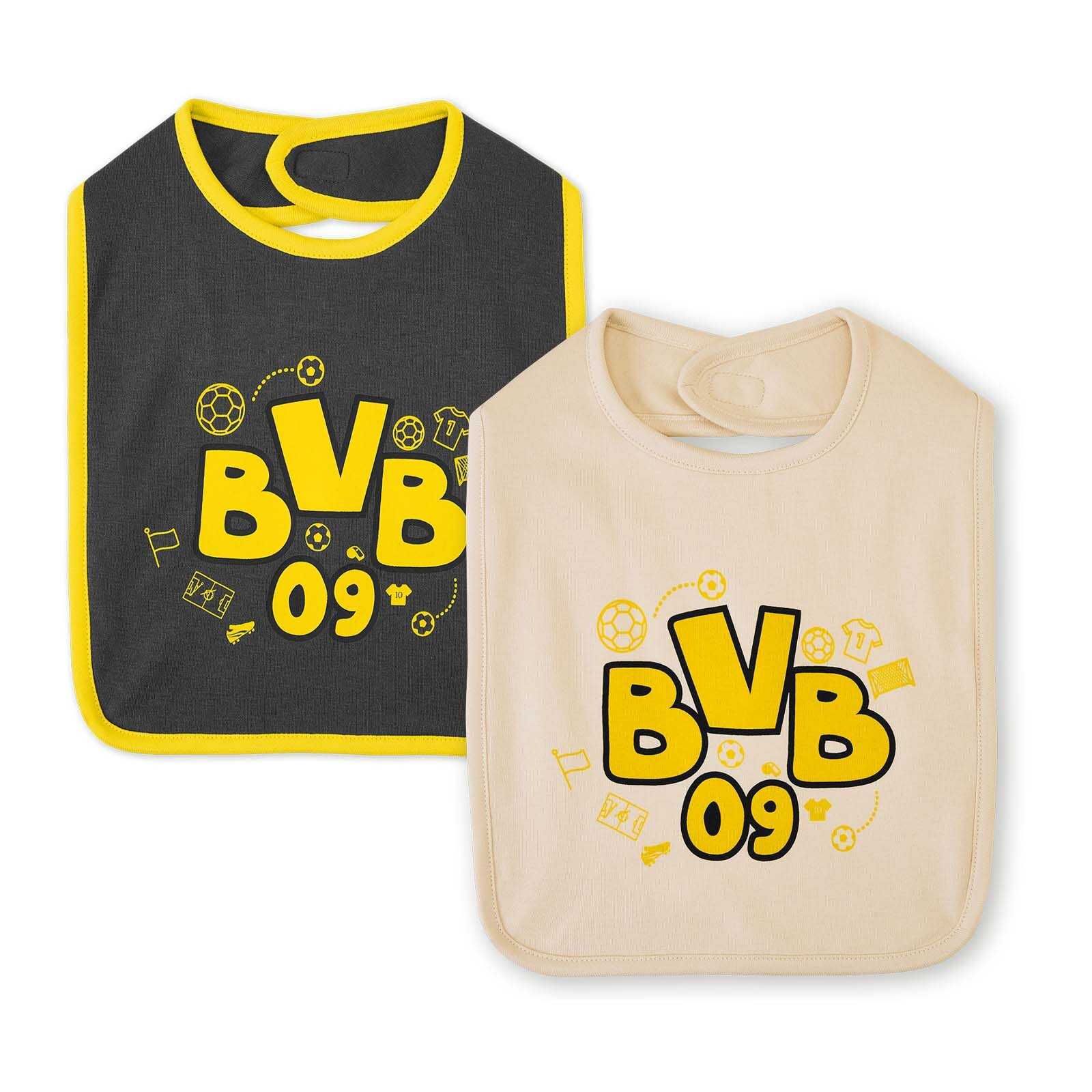 Vorderansicht des BVB Lätzchen (2er Set) in schwarzgelb und beige, beide mit großem BVB 09-Schriftzug und Fußballmotiven bedruckt.