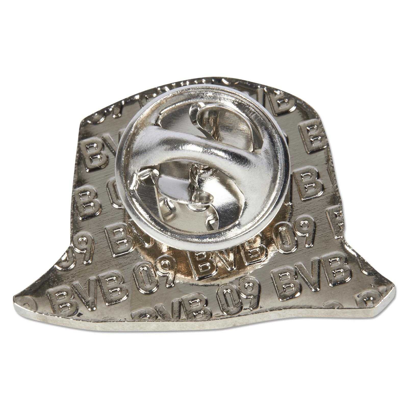 Detailansicht der Rückseite des silberfarbenen BVB Pin Fischerhut mit geprägtem "BVB 09"-Schriftzug und Verschlussmechanik.