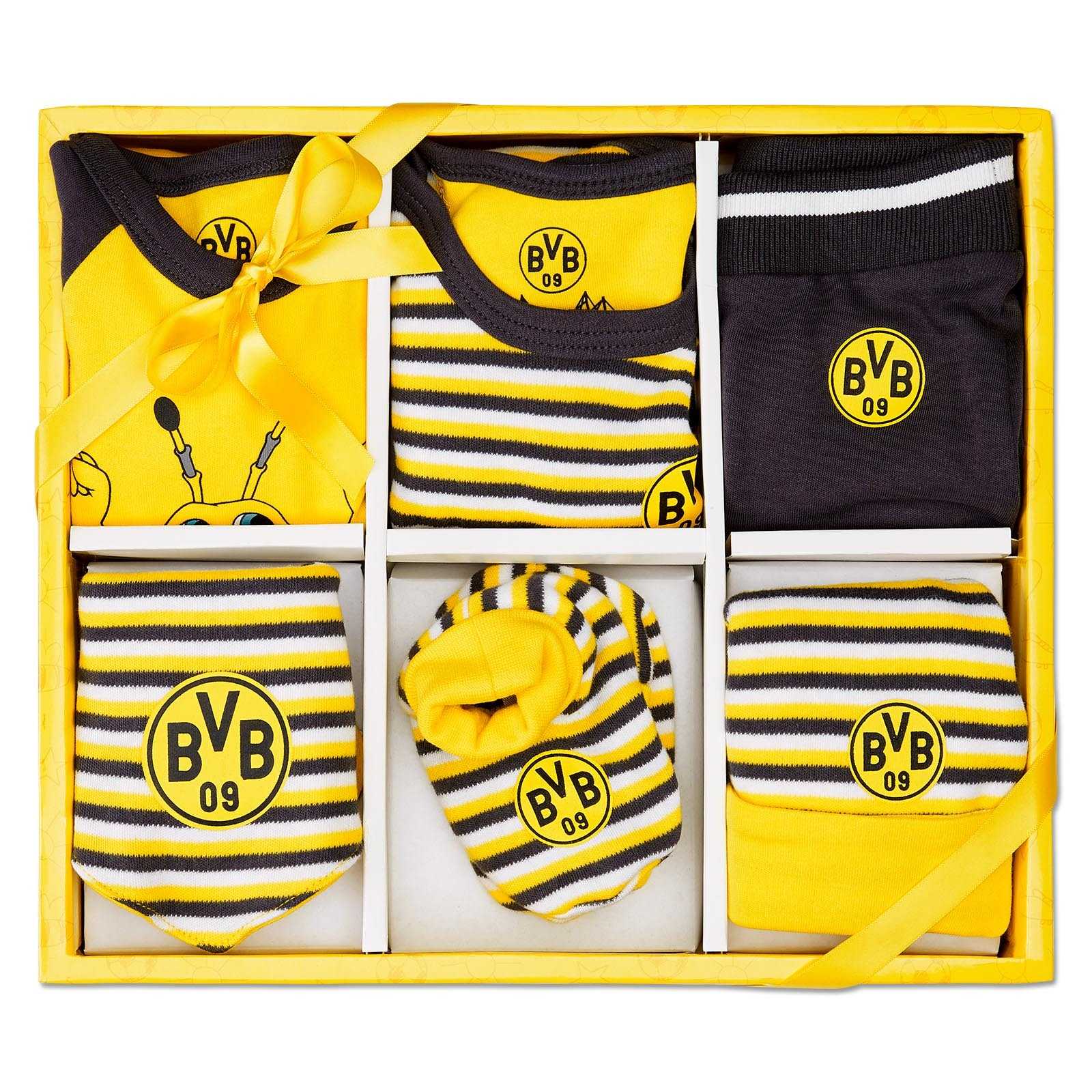 BVB Baby Geschenkbox 6-tlg. in schwarzgelb, mit gestreiften Babytextilien und BVB-Emblem in gelber Geschenkbox, Ansicht von oben.