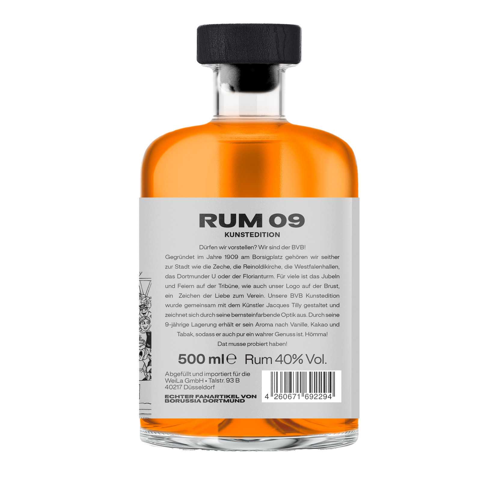 Rückansicht der BVB Rum 09 Flasche aus der Kunstedition mit glänzend bernsteinfarbener Optik und detailliertem Etikett, 500 ml, 40% Vol., BVB-Branding.