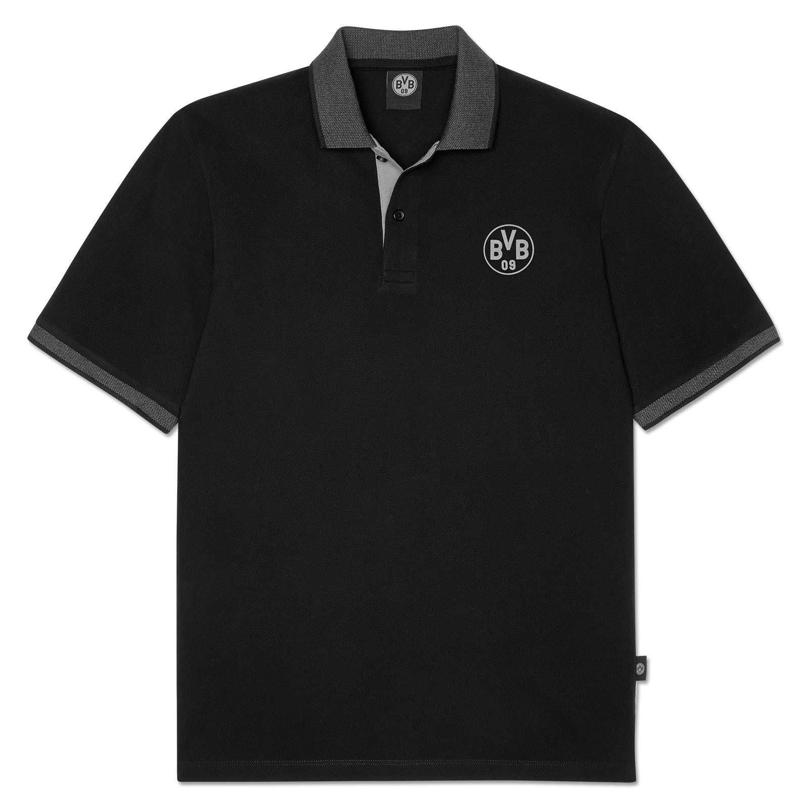 Vorderansicht des BVB Poloshirts in Schwarz mit grauem Kragen und Ärmelsaum, sowie BVB-Emblem auf der linken Brust.