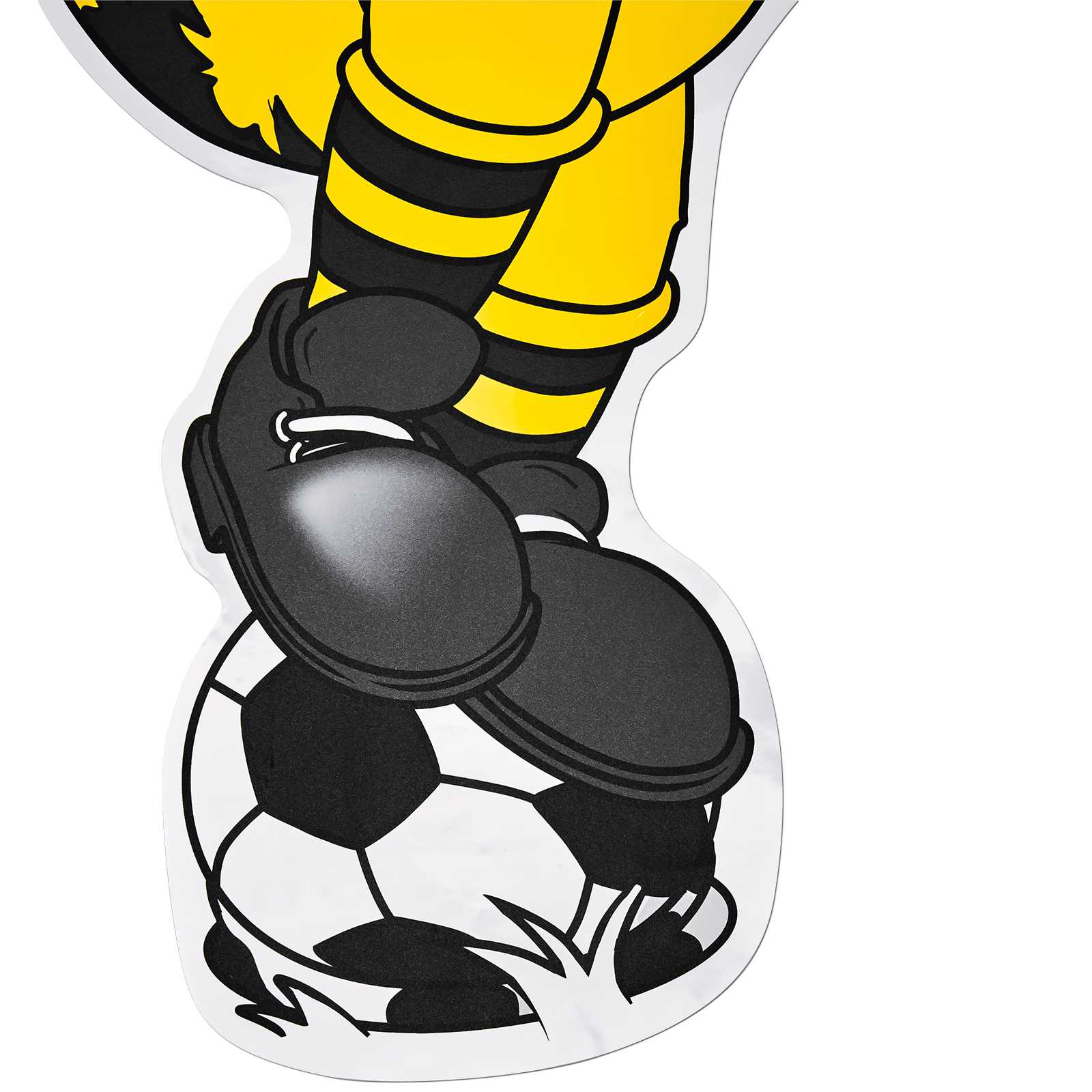 Detailansicht des BVB EMMA Wandtattoos mit schwarzgelben Beinen und schwarzen Schuhen von EMMA, die auf einem Fußball steht.