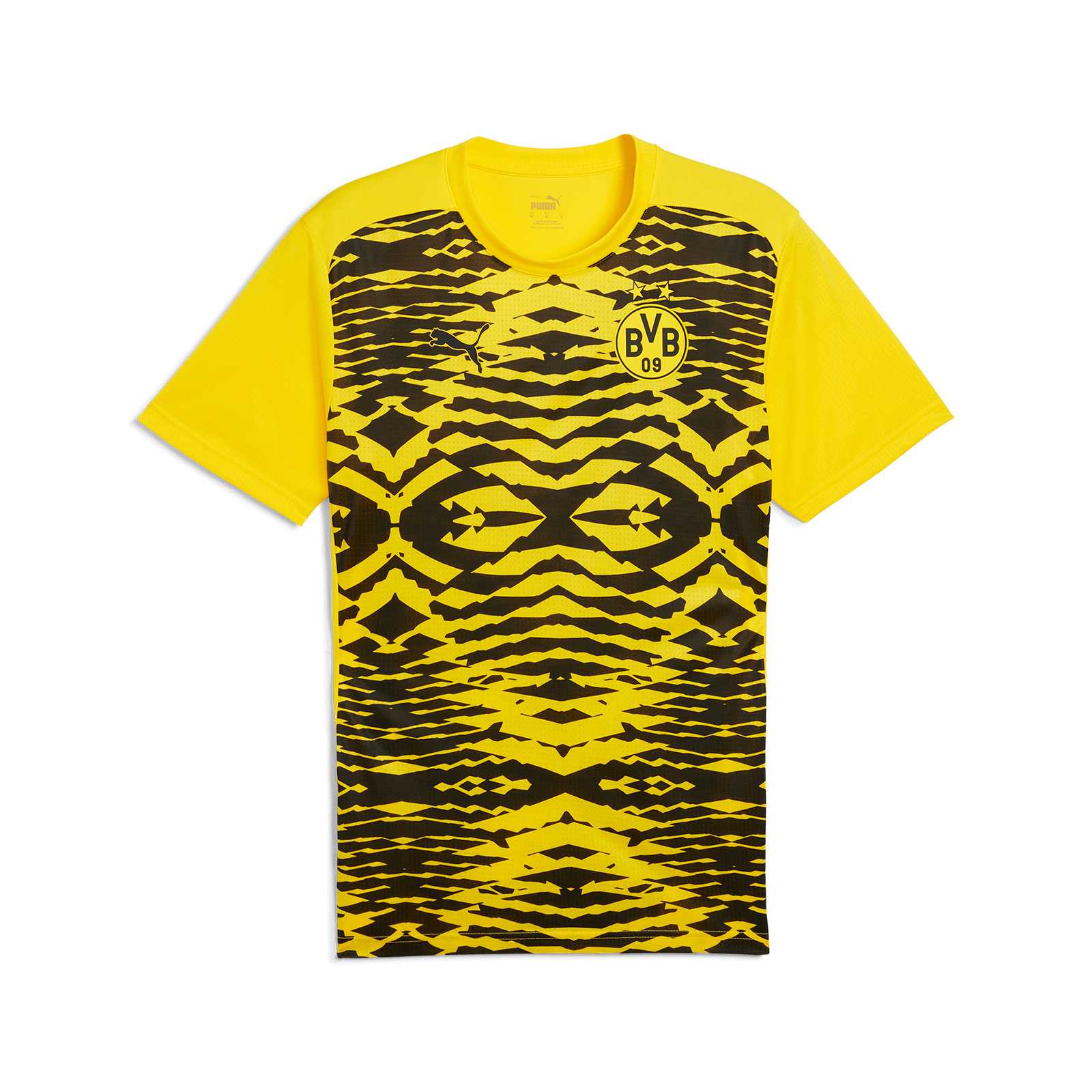 Vorderansicht des BVB Prematch Shirt schwarzgelb mit auffälligem schwarzgelben Muster, BVB-Emblem und Puma-Logo auf der Brust.