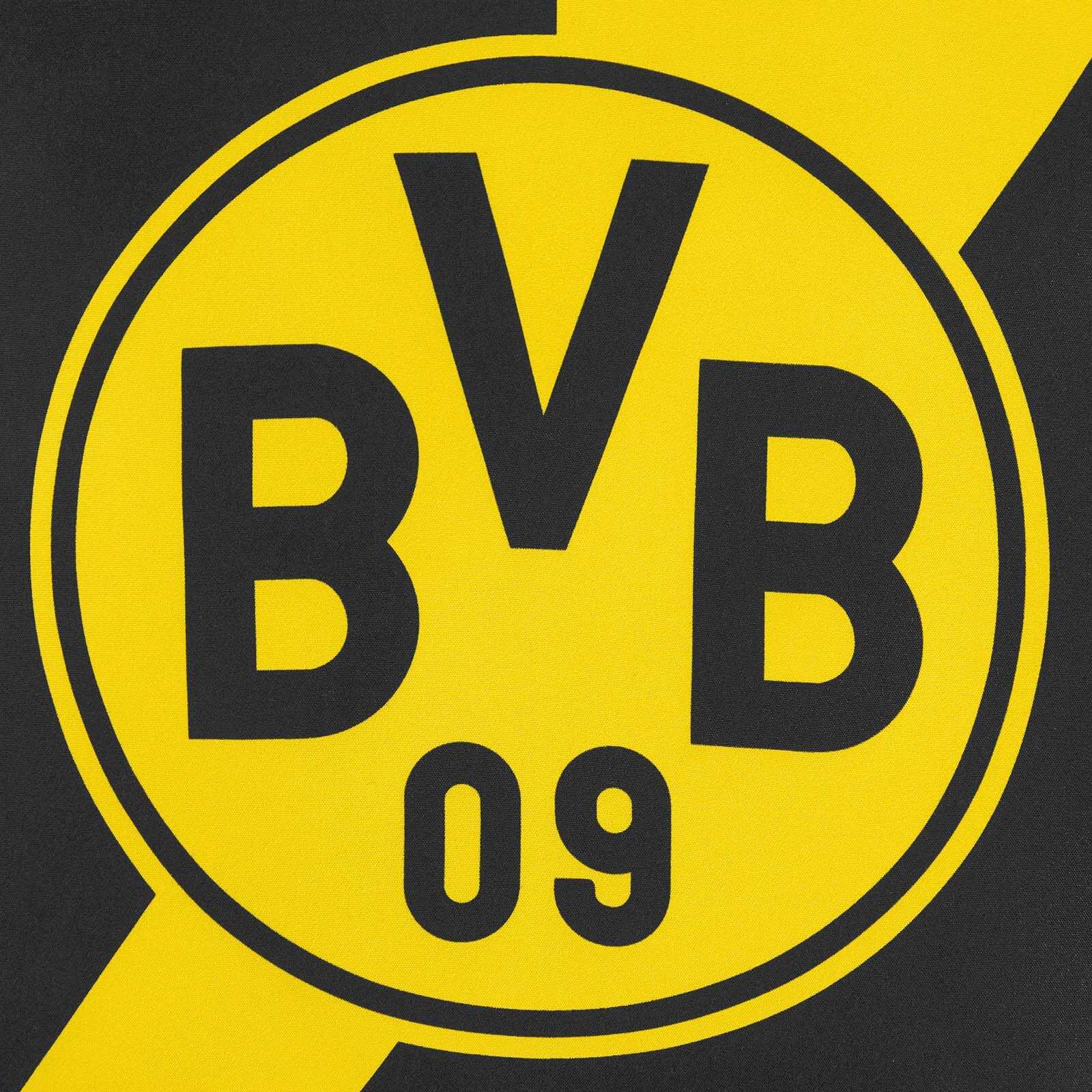 Detailansicht des BVB Kissen schwarzgelb mit großem BVB-Emblem auf einem geteilten schwarzgelben Hintergrund.