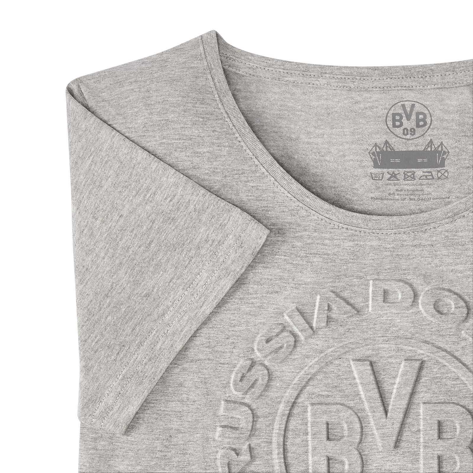 Detailansicht des BVB T-Shirt Logo grau Frauen mit eingeprägtem BVB-Emblem vorn und SIGNAL IDUNA PARK-Grafik im Nackenbereich.