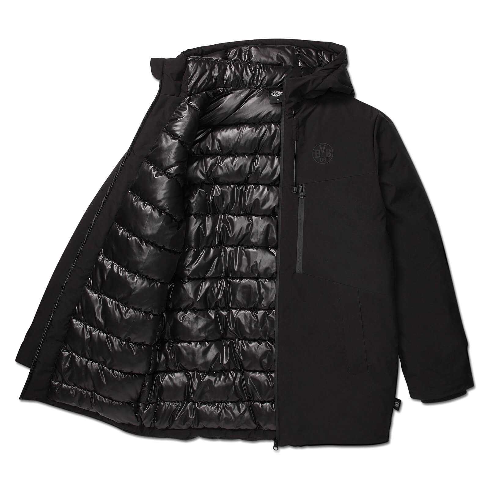 Frontansicht des geöffneten BVB Parka schwarz 24-25 mit glänzend gestepptem Innenfutter und dezentem BVB-Emblem auf der Brust.