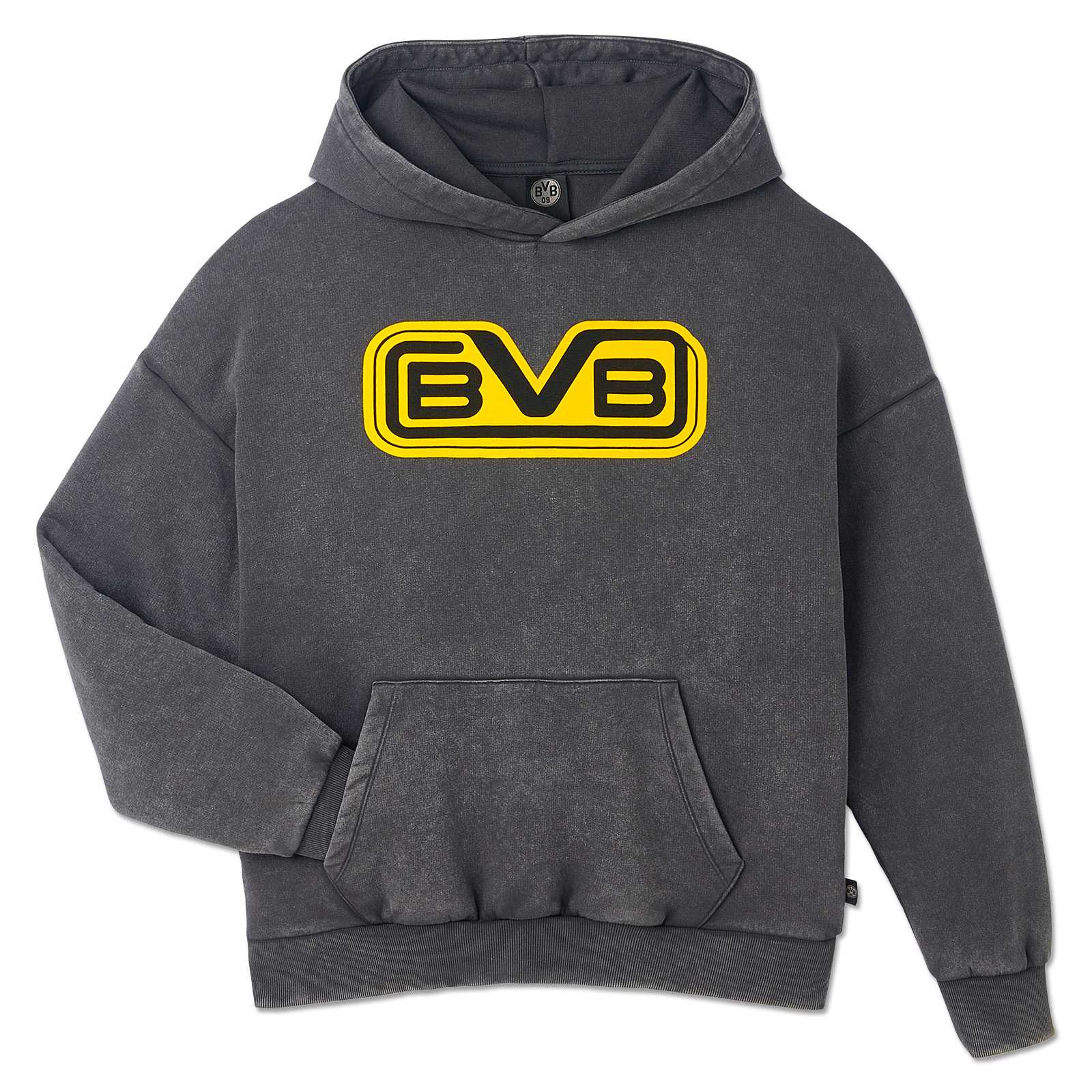 Vorderansicht des BVB Retro Hoodie grau mit auffälligem gelbem BVB-Schriftzug auf der Brust und großer Kängurutasche.