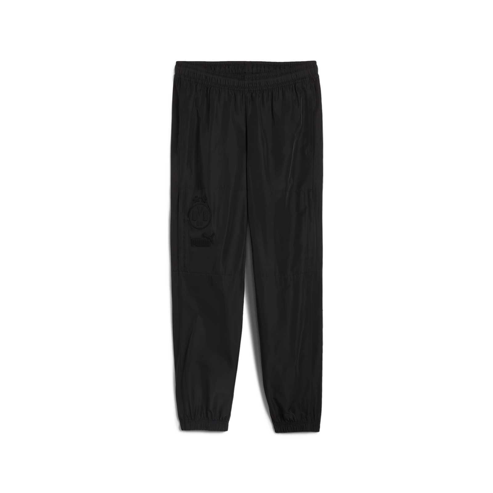 Vorderansicht der BVB Ftbl Monochrome Hose in Schwarz mit elastischem Bund, BVB-Emblem und Puma-Logo Ton in Ton auf dem linken Bein.