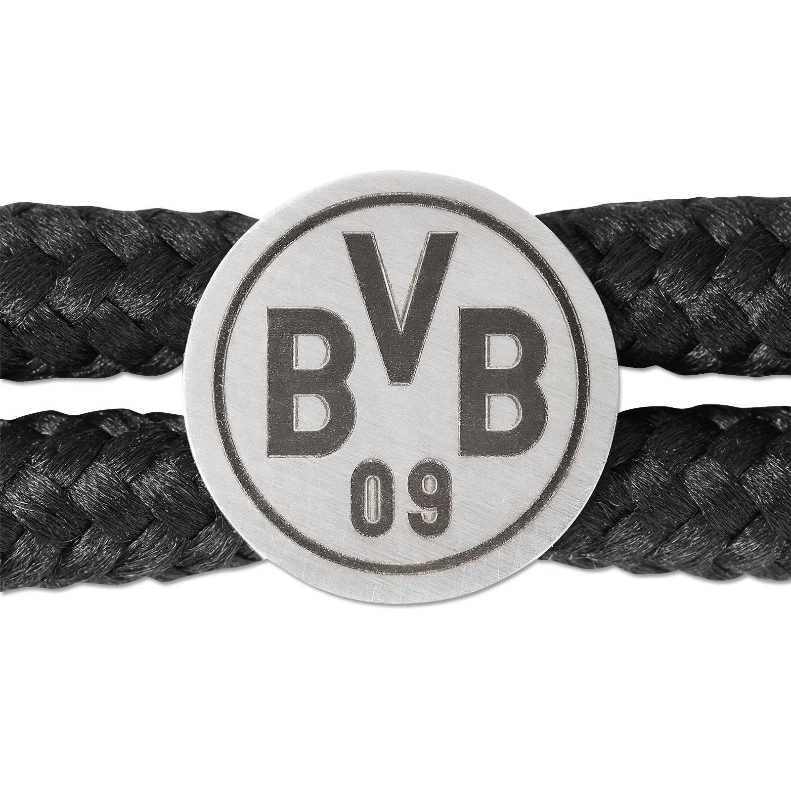 Detailansicht des BVB Armband MBRC mit schwarzem, geflochtenem Band und silberner Plakette, auf der das BVB-Emblem zu sehen ist.