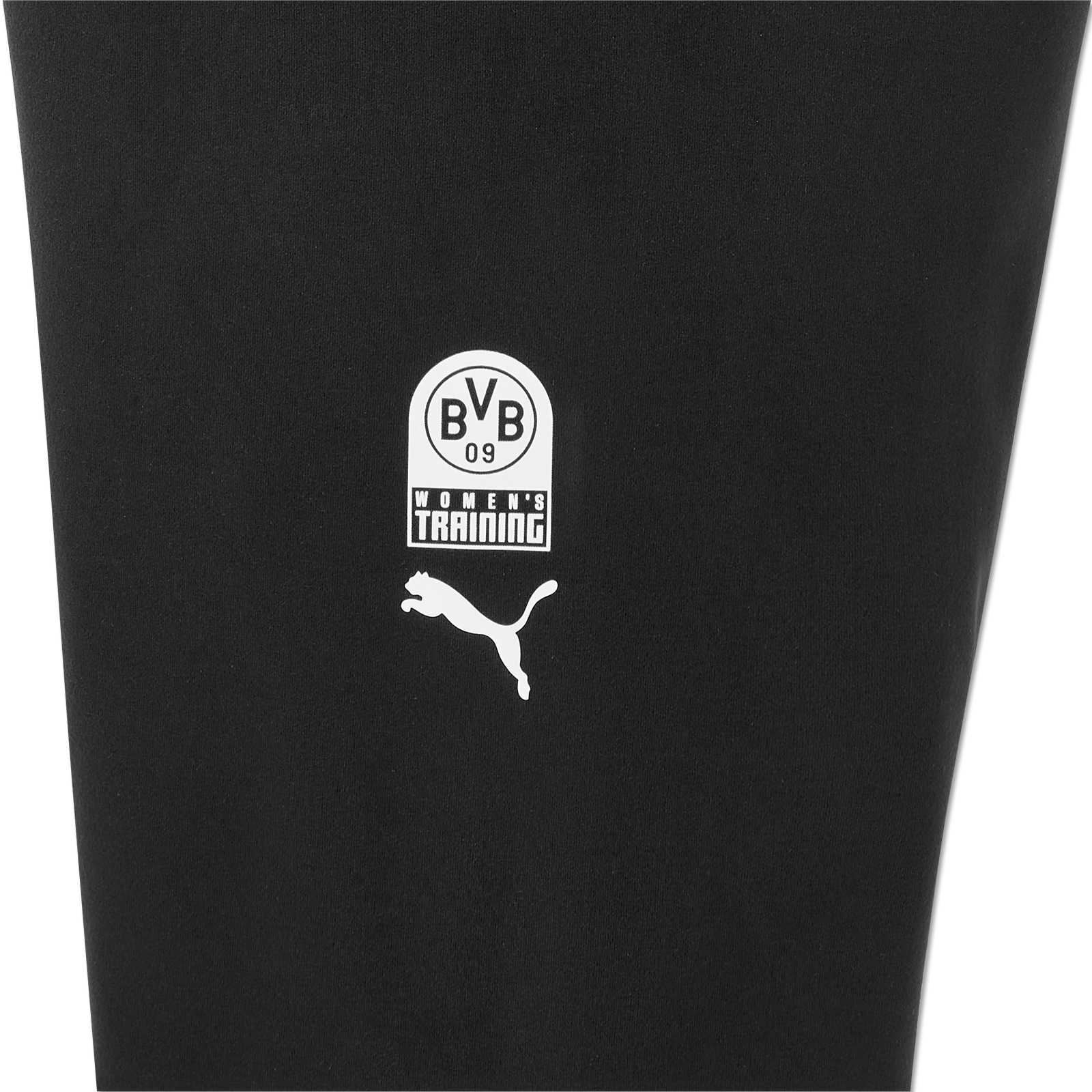 Detailansicht der schwarzen BVB x Puma Gym Cloudspun Tight Frauen mit weißem BVB-Emblem und Puma-Logo aus der Women’s Training Kollektion.