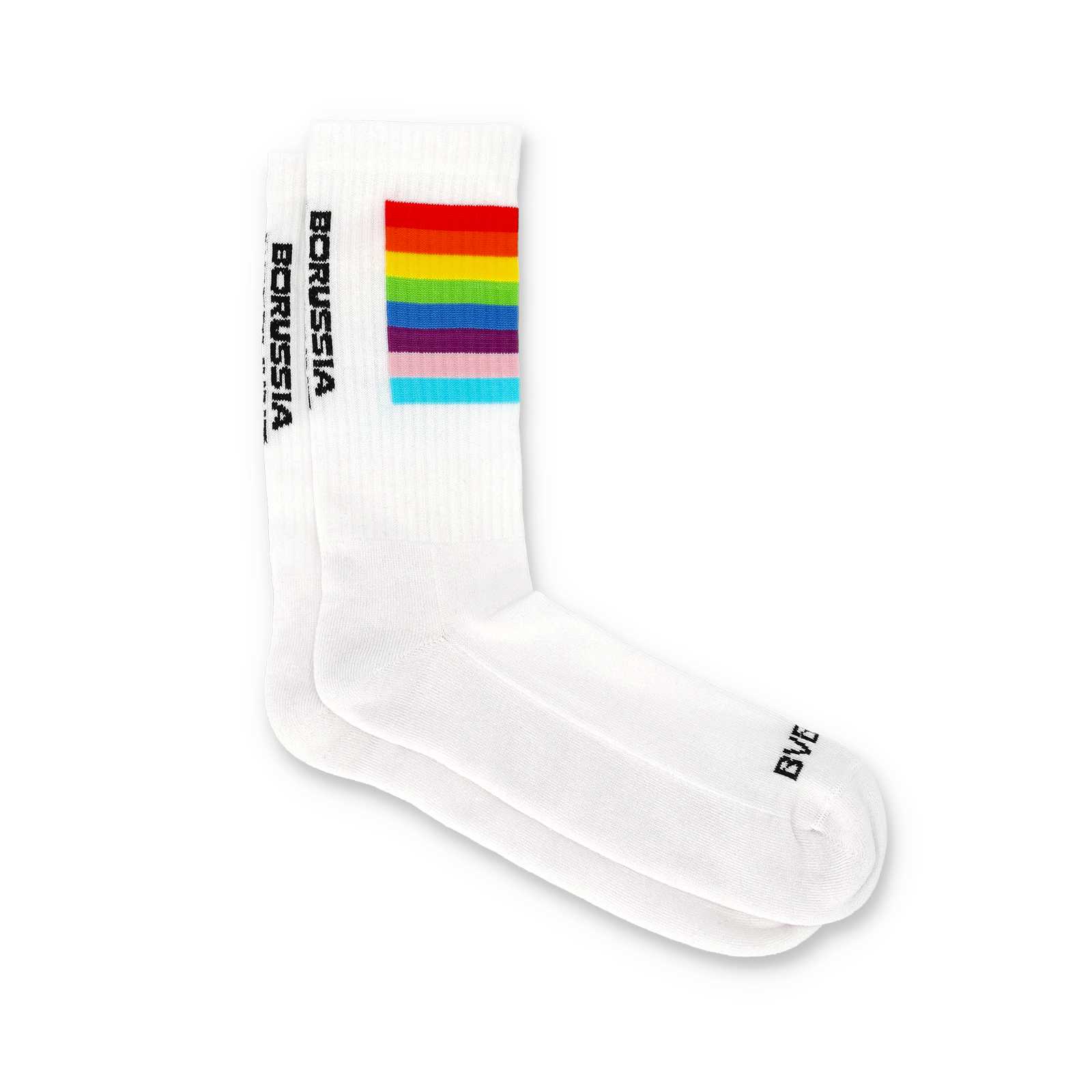 Seitenansicht der weißen BVB Rainbow Socken mit Regenbogenstreifen, schwarzem "BORUSSIA" Schriftzug und BVB-Branding sichtbar auf dem Fuß.