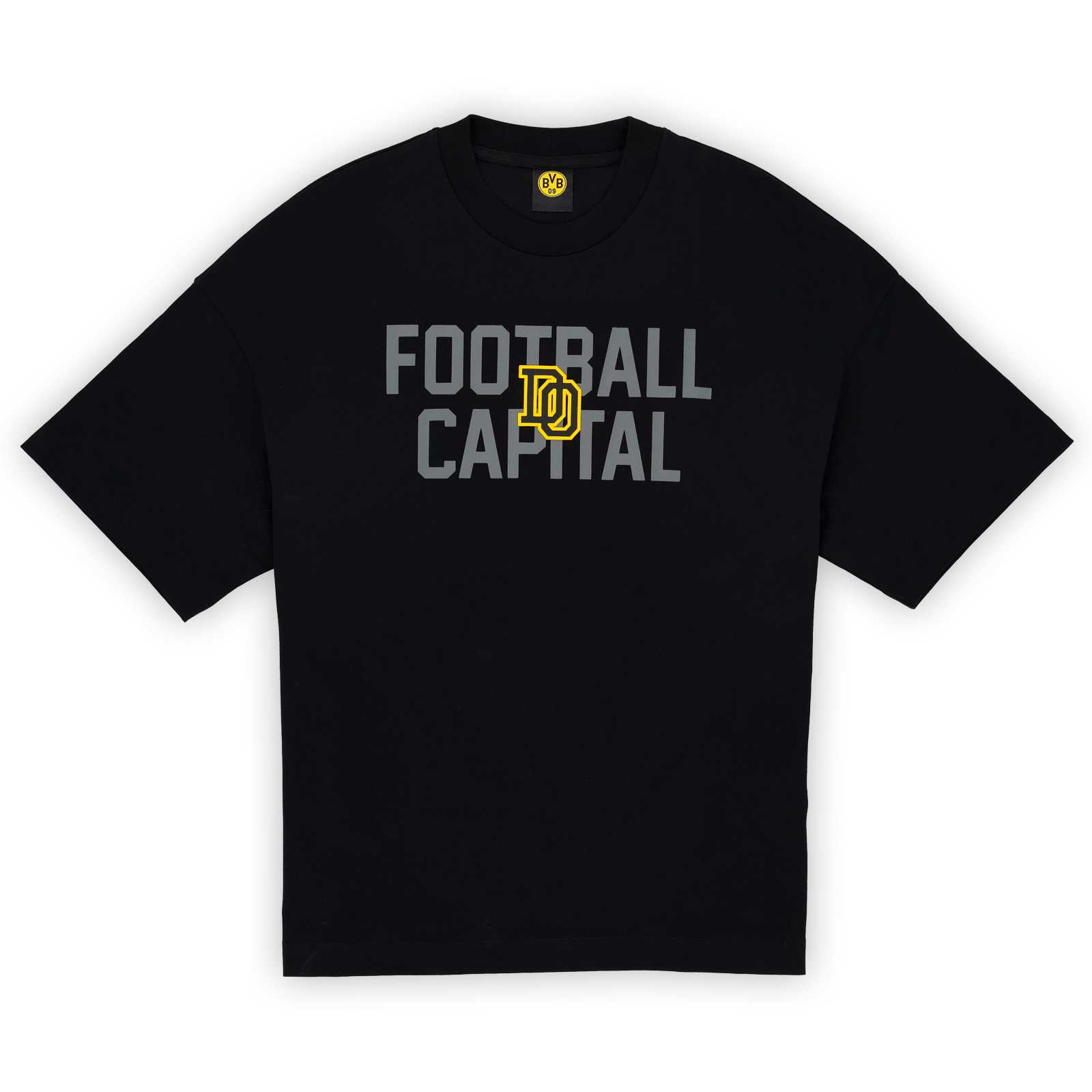 Vorderansicht des BVB College T-Shirt schwarz 2025, schwarzgelb mit grauem "Football Capital"-Schriftzug und BVB-Emblem auf der Brust.