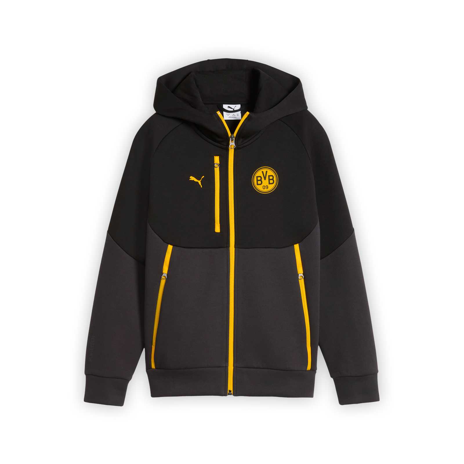 Vorderansicht des BVB PUMA Tech FZ Hoodie (schwarz) für Kinder mit gelben Details am Reißverschluss und mit Kapuze und sichtbarem BVB-Emblem sowie PUMA-Logo auf der Brust.