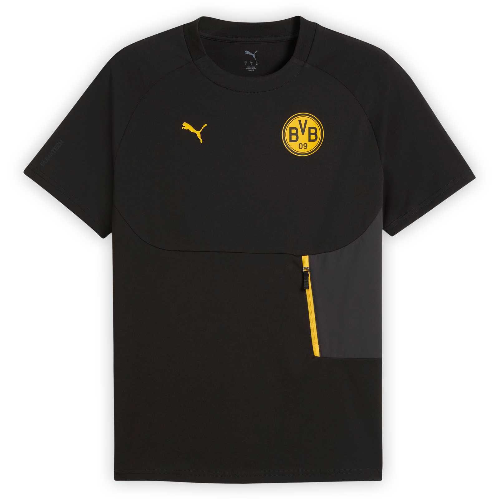 Vorderansicht des BVB PUMA Tech T-Shhirt (schwarz) mit gelben Details am Reißverschluss und sichtbarem BVB-Emblem sowie PUMA-Logo auf der Brust.