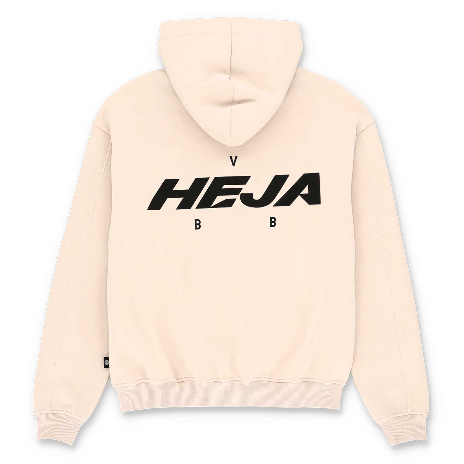 Rückansicht des Hoodies in beige mit großem schwarzem HEJA-Aufdruck auf dem Rücken