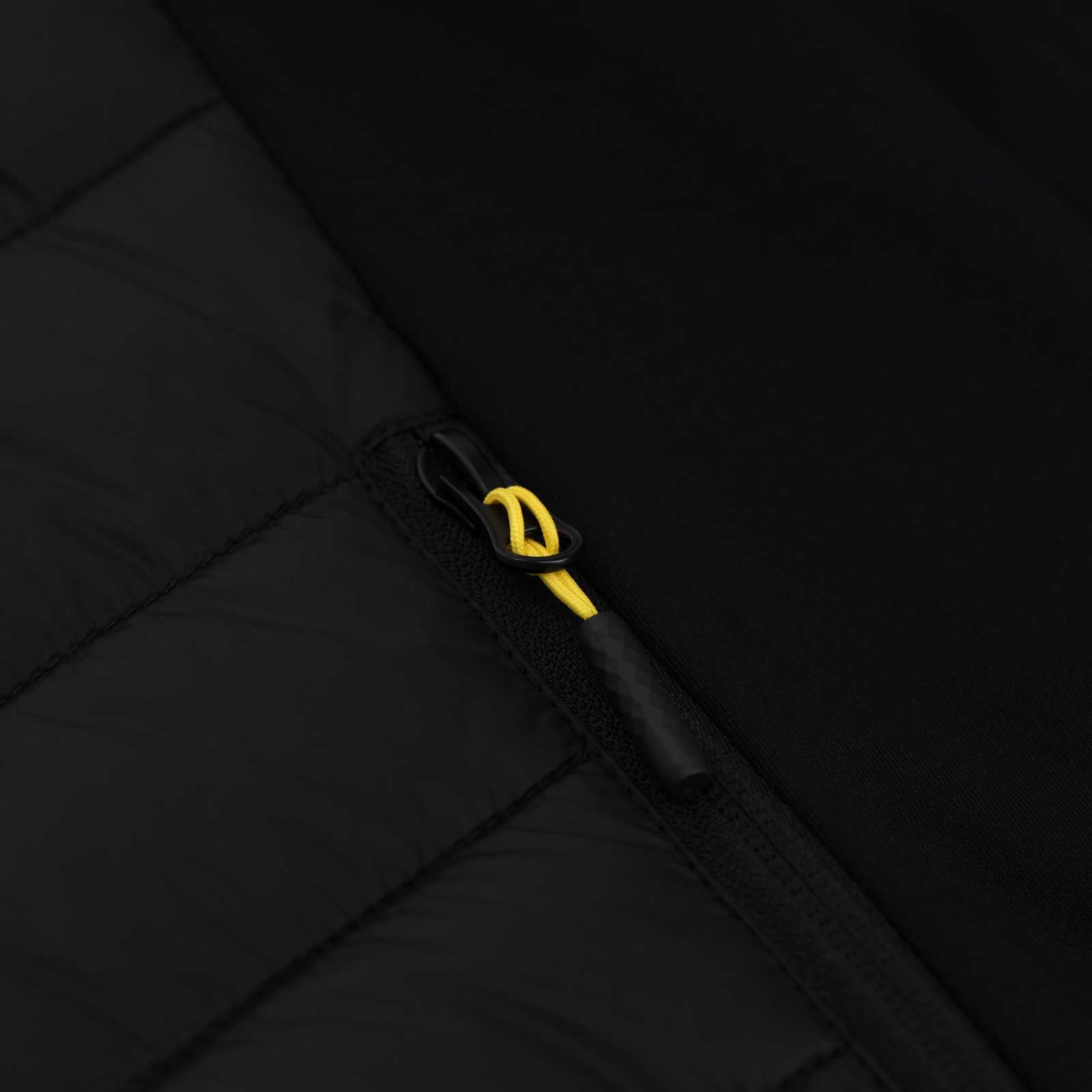 Detailansicht des schwarzgelben Reißverschluss-Zippers