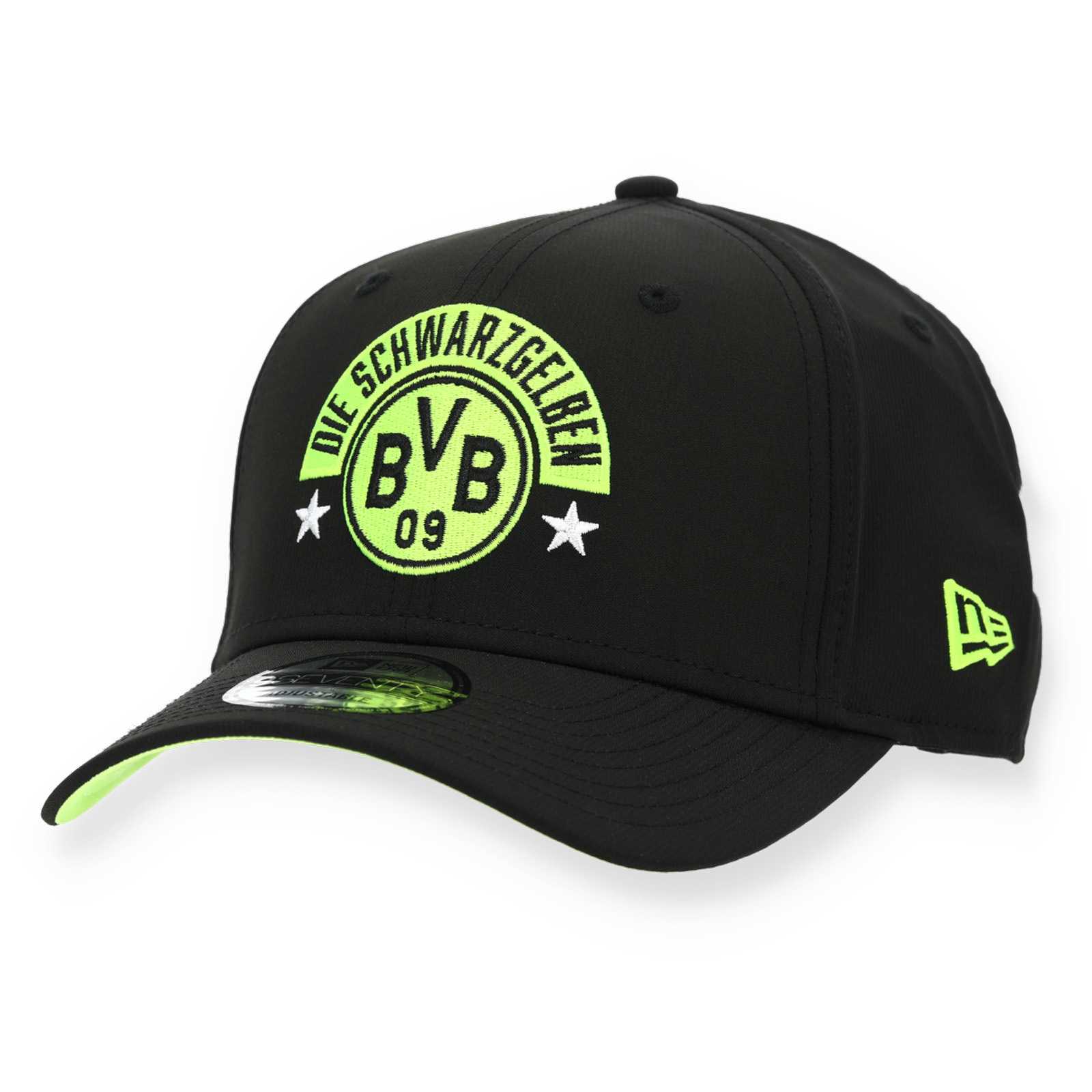 Vorderansicht der schwarzen BVB Kappe mit neongelbem Logo mit zwei Sternen, darüber der Schriftzug Die Schwarzgelben in schwarz auf neongelbem Grund und einem gelben New Era Logo an der Seite