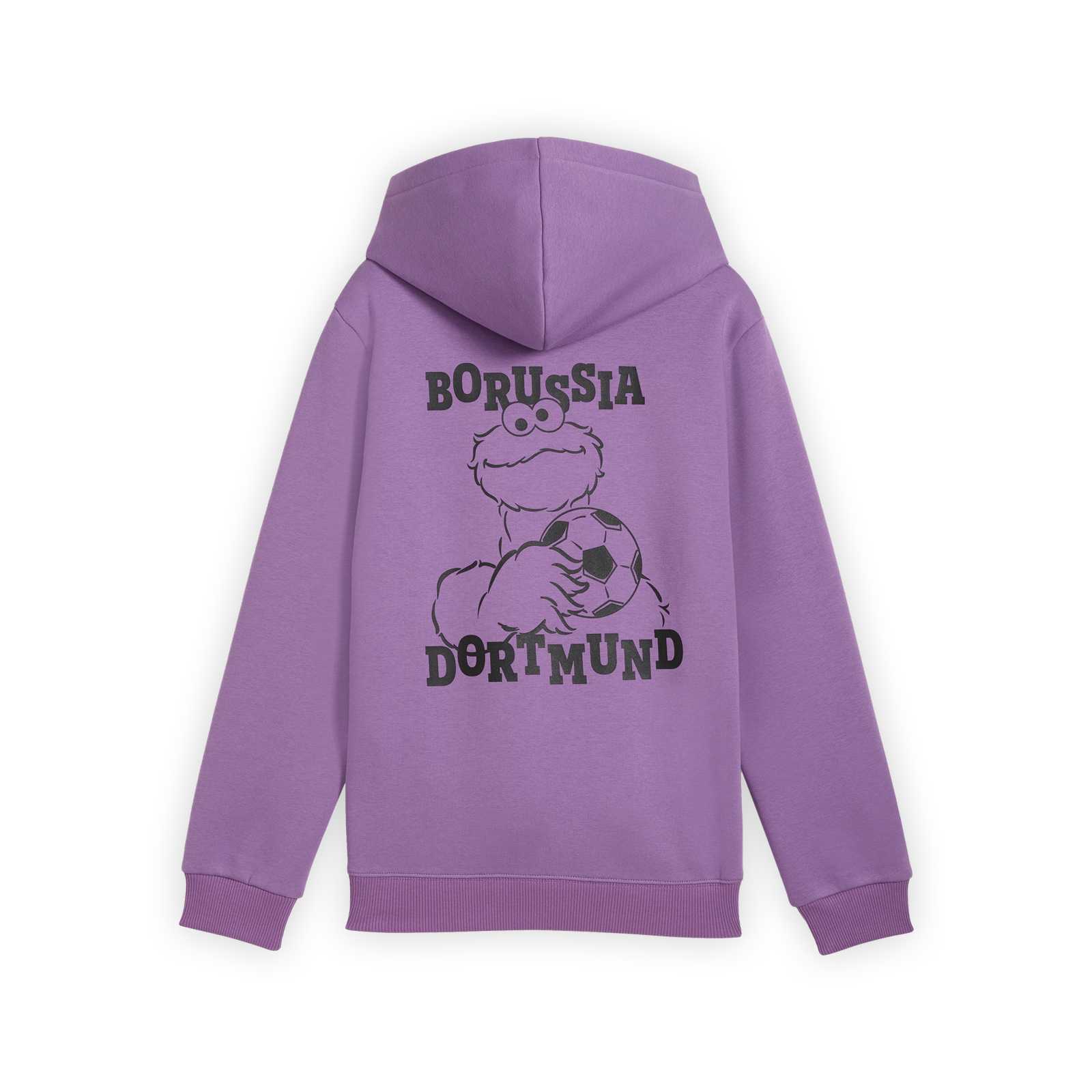 Rückansicht vom lila Hoodie mit schwarzem Krümelmonster-Aufdruck und schwarzem Borussia Dortmund-Aufdruck groß auf dem Rücken.