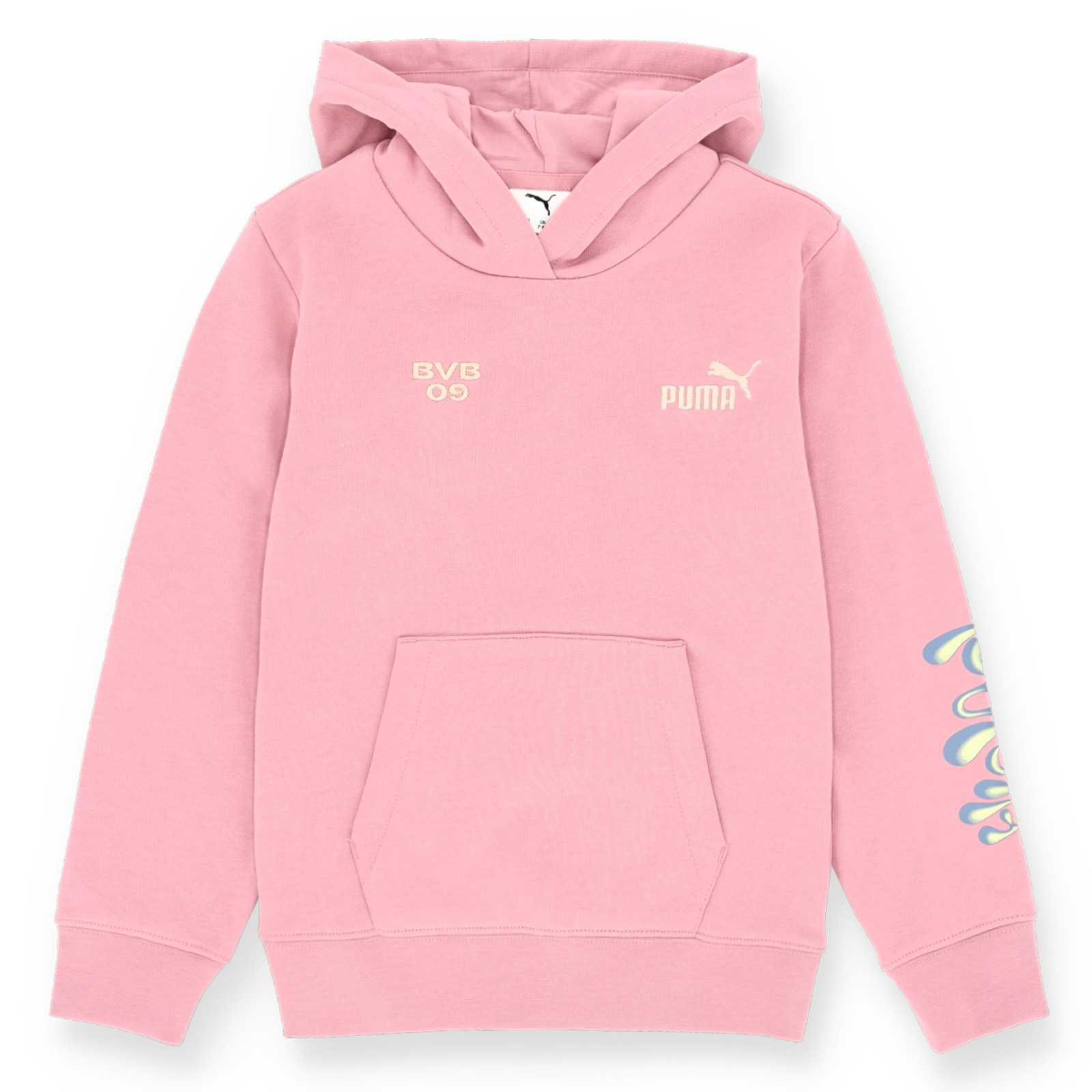 Die Vorderansicht des pinken Hoodies mit beigem BVB-09-Schriftzug und PUMA-Katze auf der Brust sowie PUMA-Comic-Schriftzug auf dem Ärmel.