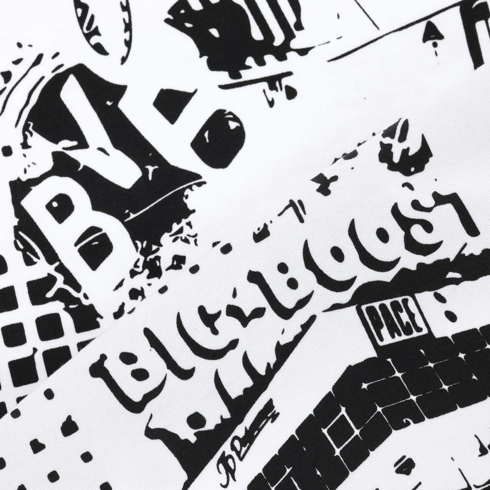 Detailansicht des schwarzen Musters aus verschiedenen Motiven wie das BVB-Logo.