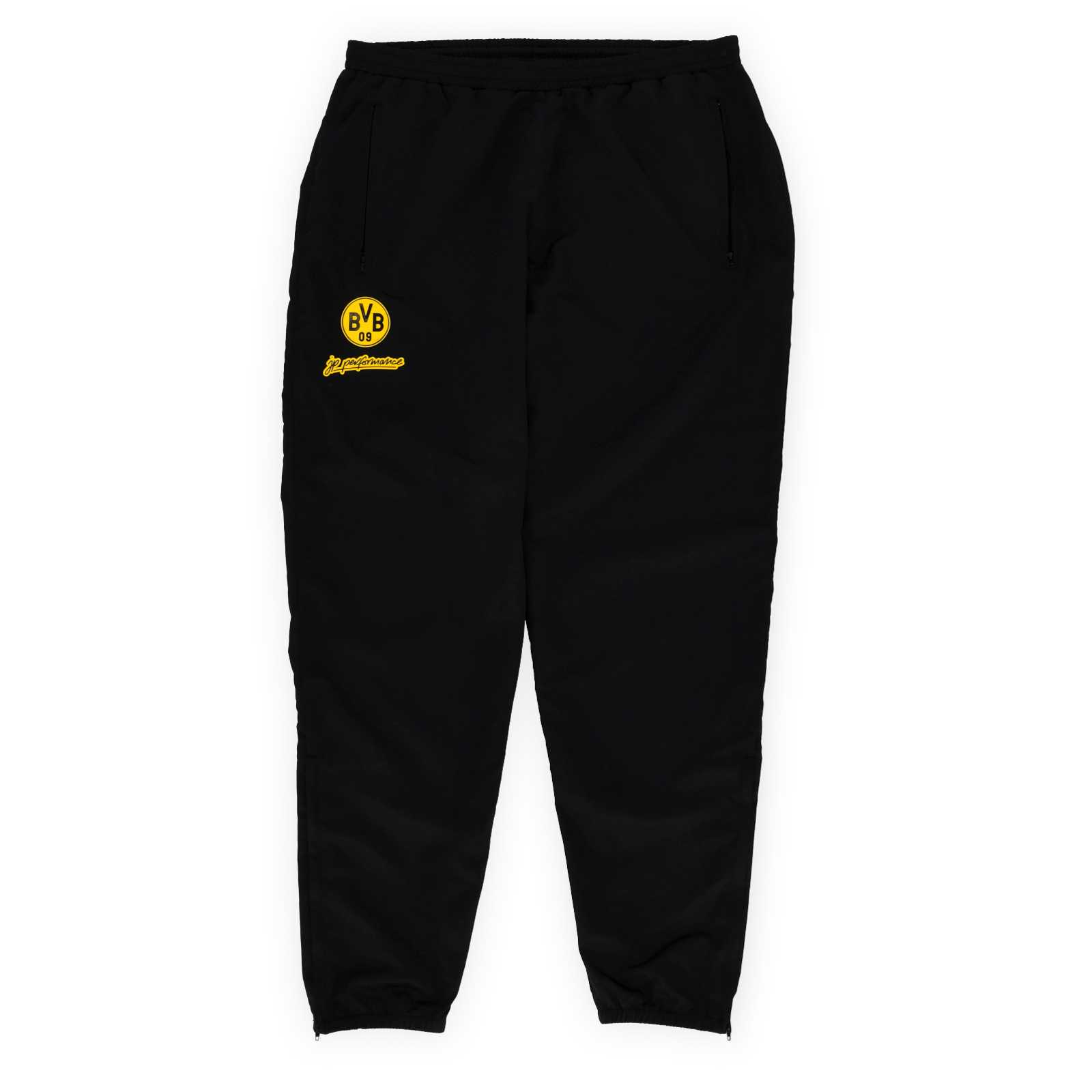 Vorderansicht der schwarzen Hose mit BVB-Logo und JP Performance Schriftzug auf der rechten Hosentasche.