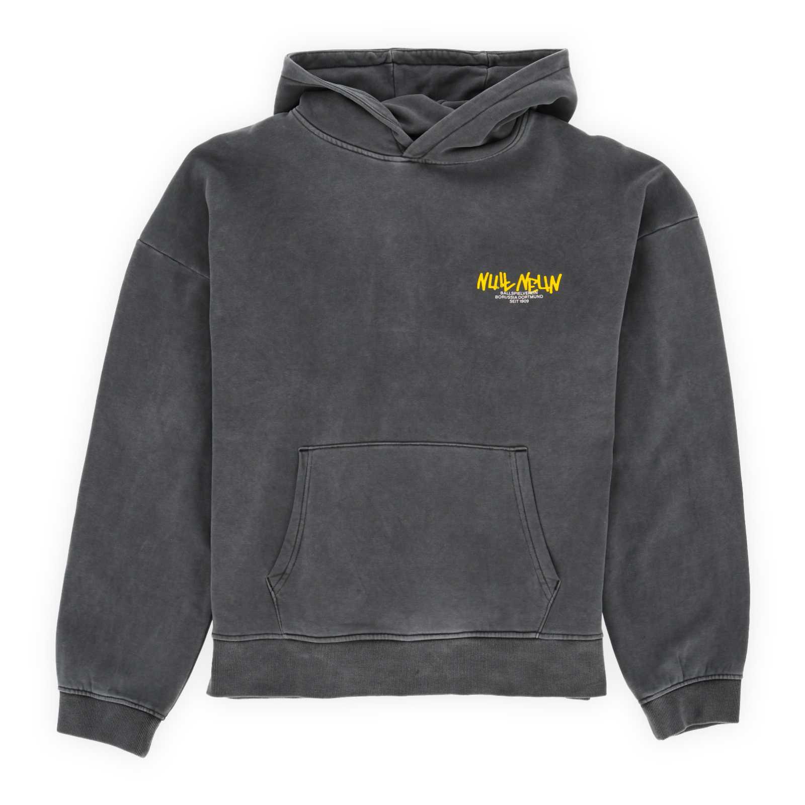 Die Vorderansicht des grauen Washed Hoodies mit gelbem Null Neun Aufdruck auf der Brust