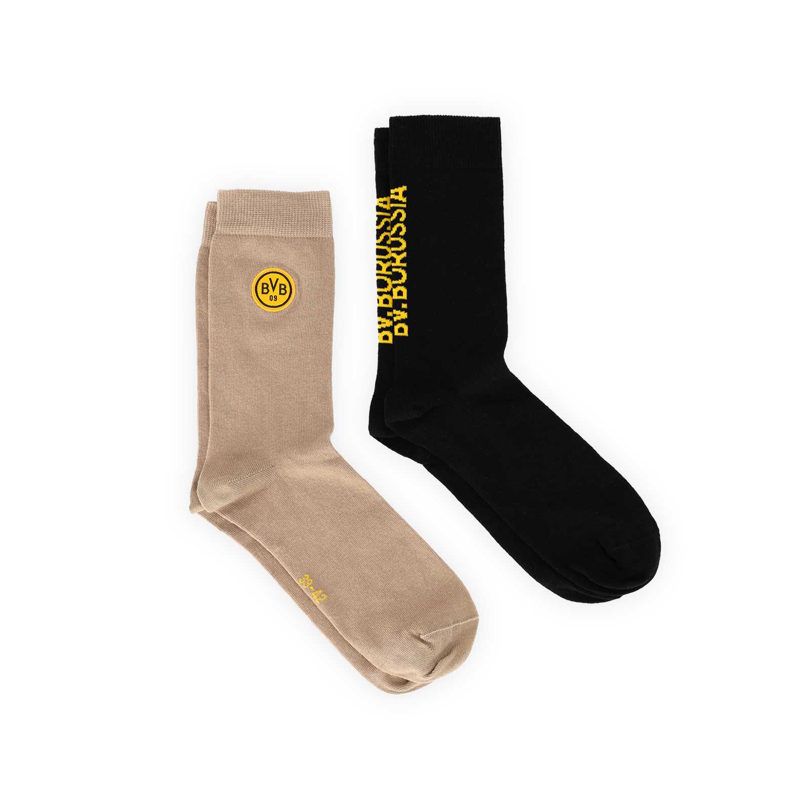 Ein beiges Paar Socken mit Retro BVB Logo und ein schwarzes Paar Socken mit gelbem BV. Borussia Schriftzug am Schaft