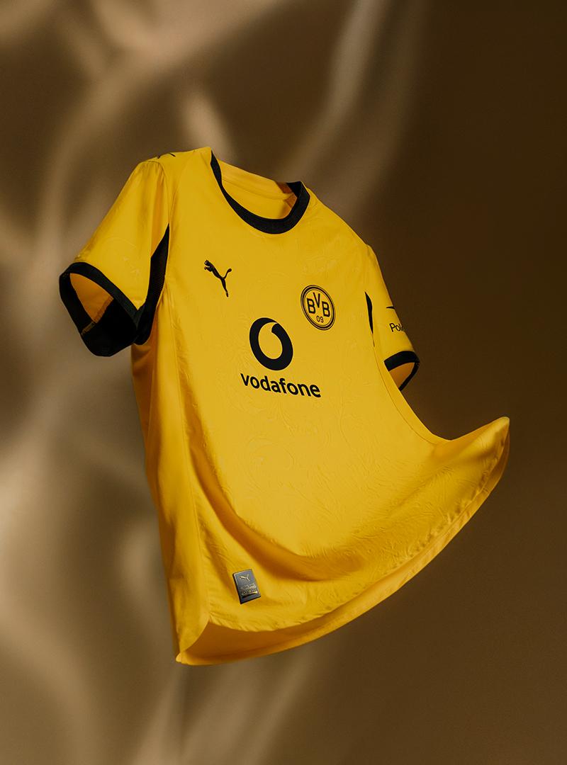 Cuptrikot 25/26 schwebt