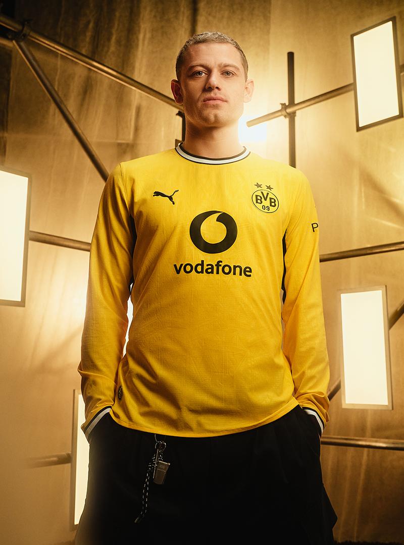 Julian Ryerson im neuen Heimtrikot 26/27 langarm